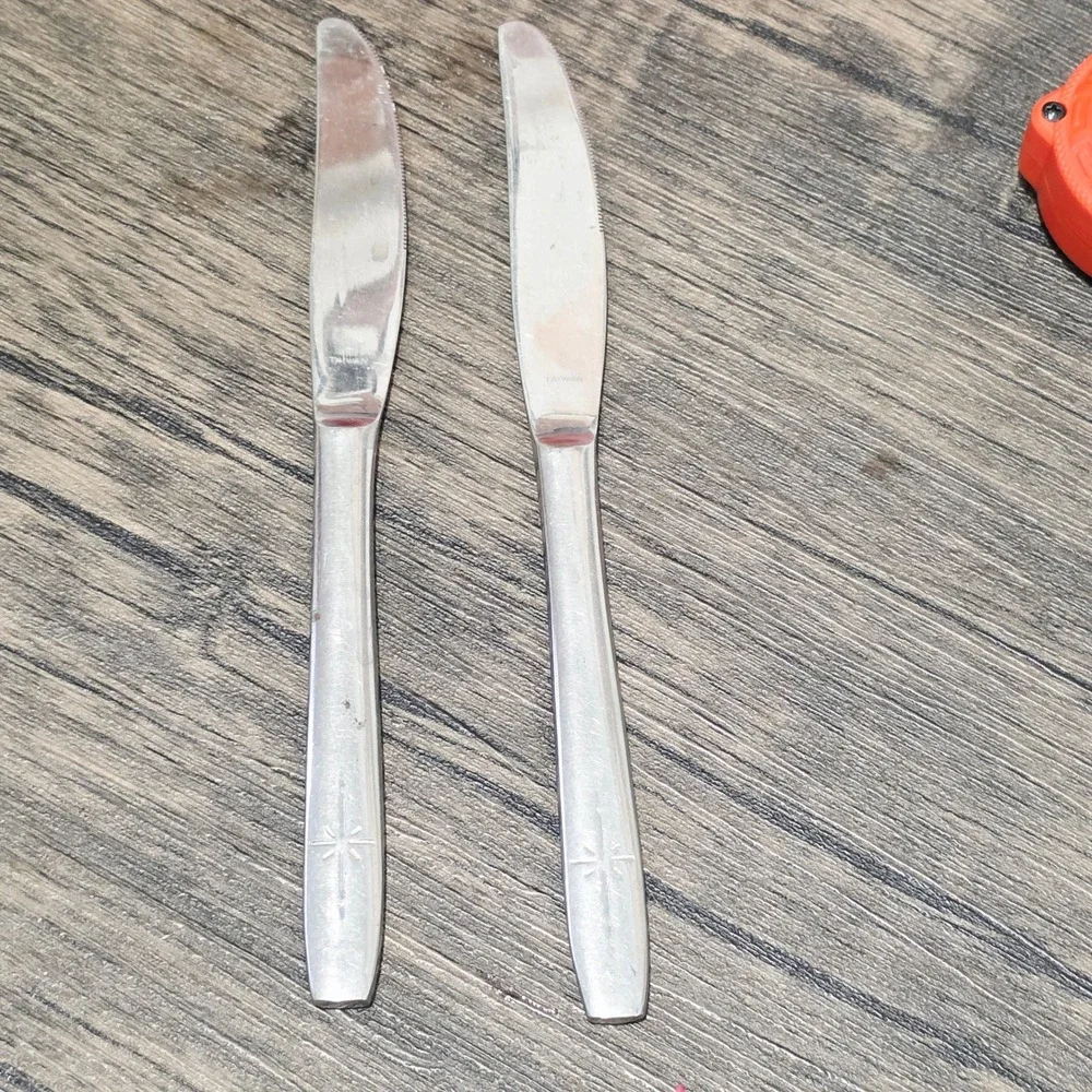 Set of 2 Stainless Steel Butter Knives Starburst Pattern Taiwan‎